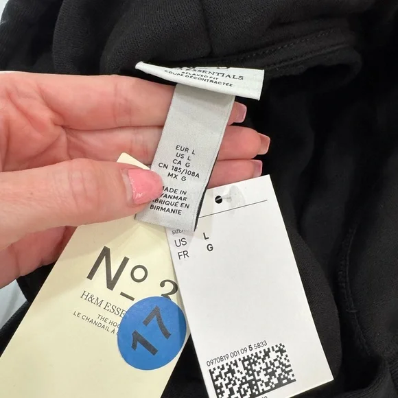 H&M Women's Sz Medium Black Oversized Fit Pullover Hoodie Sweatshirt - Picture 3 of 4